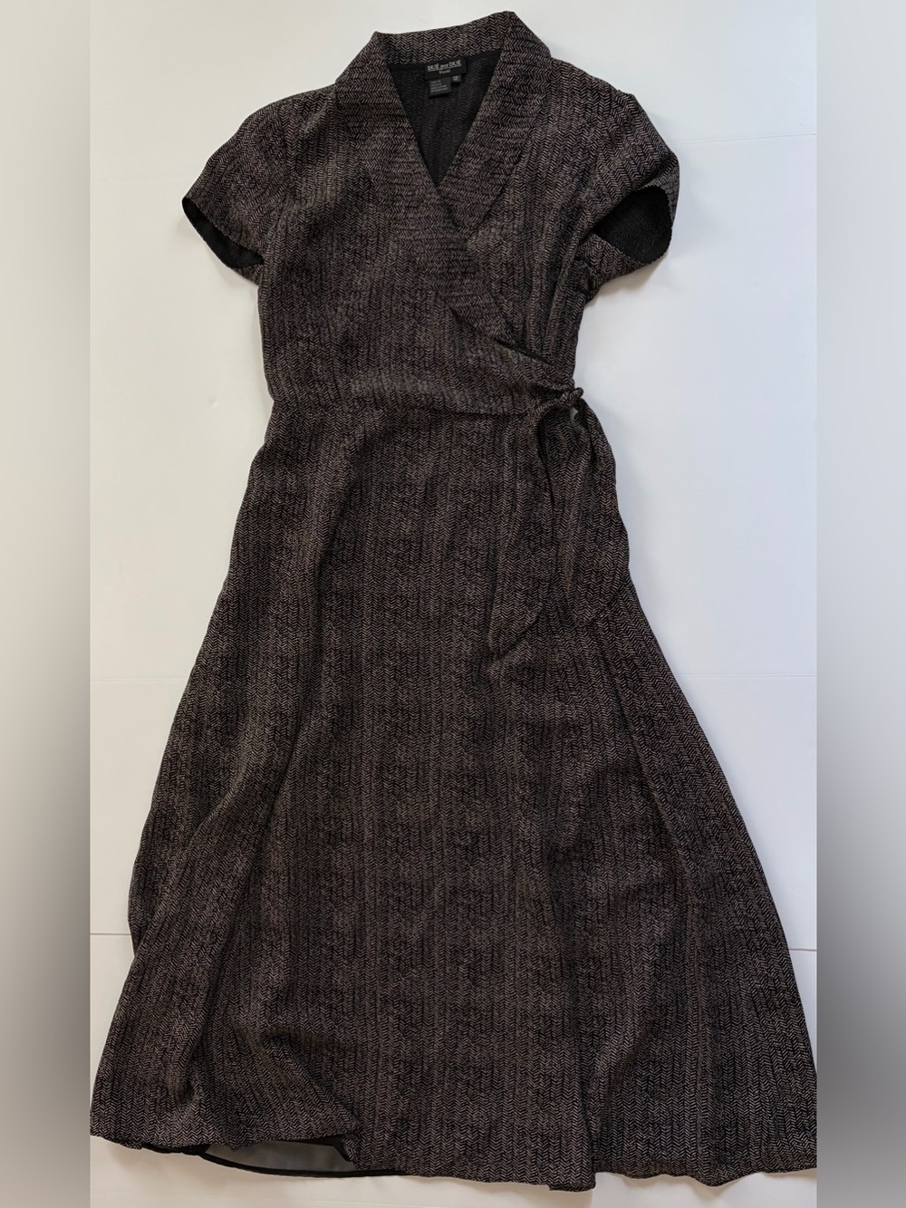 Vintage 100% Silk Due Per Due Black Chevron Wrap Dress  Size 12 (Fits Medium)